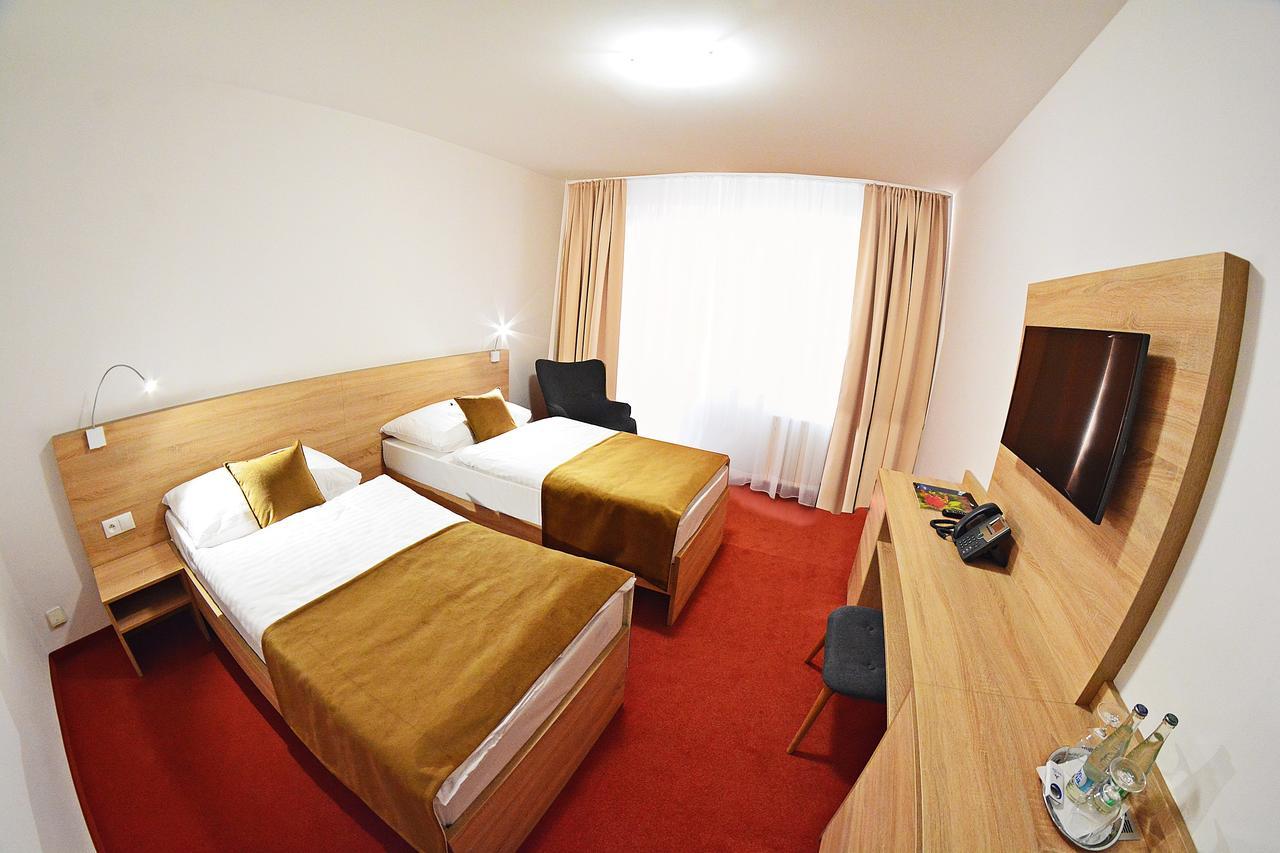 Alexandra Sport Hotel Puchov Exterior photo